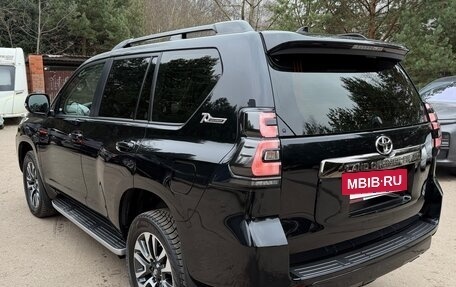 Toyota Land Cruiser Prado 150 рестайлинг 2, 2021 год, 8 000 000 рублей, 6 фотография