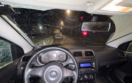 Volkswagen Polo VI (EU Market), 2012 год, 800 000 рублей, 2 фотография