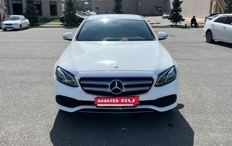 Mercedes-Benz E-Класс, 2017 год, 2 400 000 рублей, 3 фотография