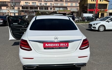 Mercedes-Benz E-Класс, 2017 год, 2 400 000 рублей, 4 фотография