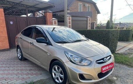 Hyundai Solaris II рестайлинг, 2011 год, 600 000 рублей, 1 фотография