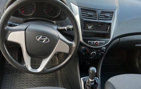 Hyundai Solaris II рестайлинг, 2011 год, 600 000 рублей, 6 фотография