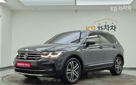 Volkswagen Tiguan II, 2021 год, 3 350 000 рублей, 1 фотография