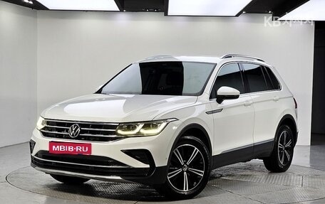 Volkswagen Tiguan II, 2022 год, 3 180 000 рублей, 1 фотография