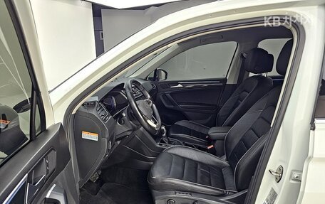 Volkswagen Tiguan II, 2022 год, 3 180 000 рублей, 8 фотография