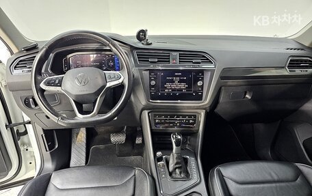 Volkswagen Tiguan II, 2022 год, 3 180 000 рублей, 5 фотография