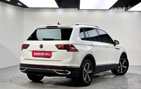 Volkswagen Tiguan II, 2022 год, 3 180 000 рублей, 4 фотография