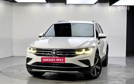 Volkswagen Tiguan II, 2022 год, 3 180 000 рублей, 2 фотография