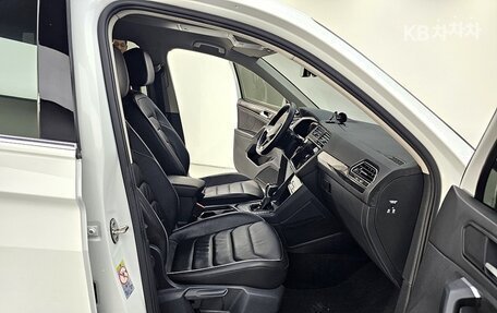 Volkswagen Tiguan II, 2022 год, 3 180 000 рублей, 11 фотография