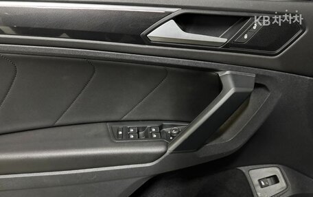 Volkswagen Tiguan II, 2022 год, 3 000 000 рублей, 19 фотография