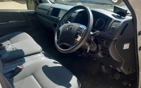 Toyota HiAce H200, 2022 год, 4 850 000 рублей, 9 фотография