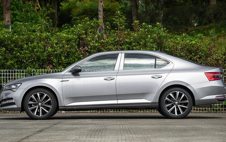 Skoda Superb III рестайлинг, 2025 год, 3 380 000 рублей, 4 фотография