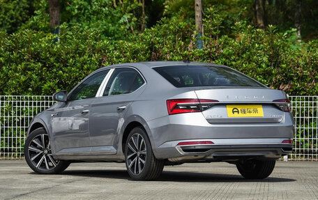 Skoda Superb III рестайлинг, 2025 год, 3 380 000 рублей, 6 фотография