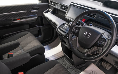 Honda Stepwgn IV, 2017 год, 1 999 000 рублей, 8 фотография