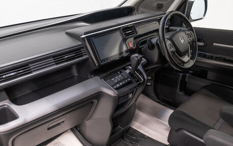 Honda Stepwgn IV, 2017 год, 1 999 000 рублей, 9 фотография