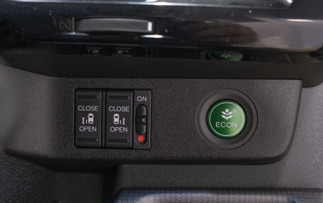 Honda Stepwgn IV, 2017 год, 1 999 000 рублей, 14 фотография