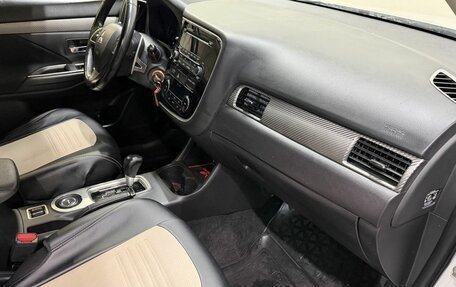 Mitsubishi Outlander III рестайлинг 3, 2012 год, 1 099 000 рублей, 7 фотография