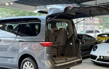 Volkswagen Multivan, 2022 год, 4 950 000 рублей, 8 фотография