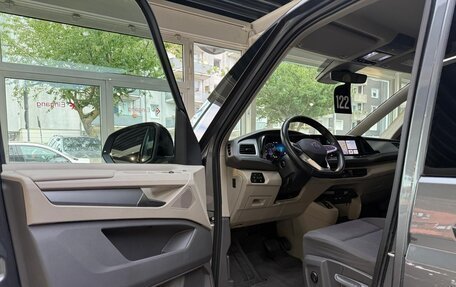 Volkswagen Multivan, 2022 год, 4 950 000 рублей, 9 фотография