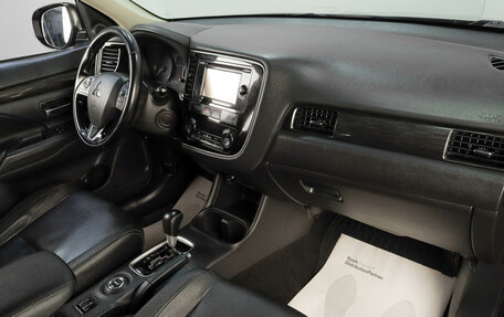 Mitsubishi Outlander III рестайлинг 3, 2016 год, 1 649 000 рублей, 10 фотография