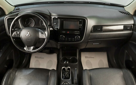 Mitsubishi Outlander III рестайлинг 3, 2016 год, 1 649 000 рублей, 9 фотография