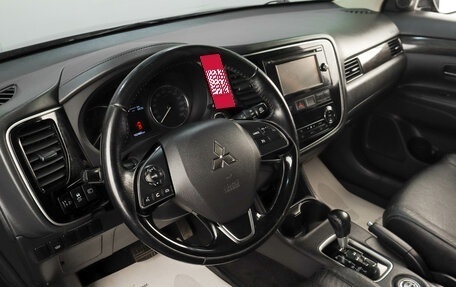 Mitsubishi Outlander III рестайлинг 3, 2016 год, 1 649 000 рублей, 8 фотография