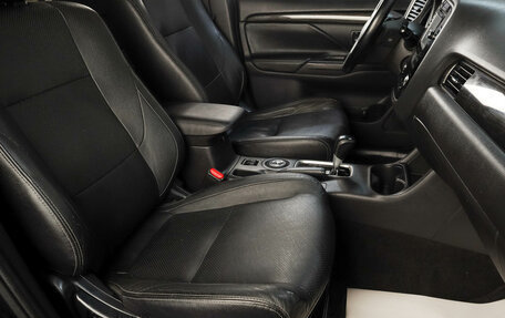 Mitsubishi Outlander III рестайлинг 3, 2016 год, 1 649 000 рублей, 11 фотография