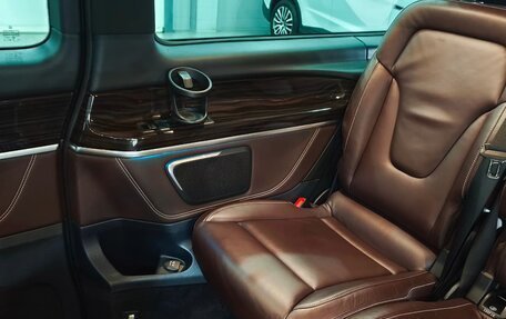 Mercedes-Benz V-Класс, 2017 год, 3 890 000 рублей, 28 фотография