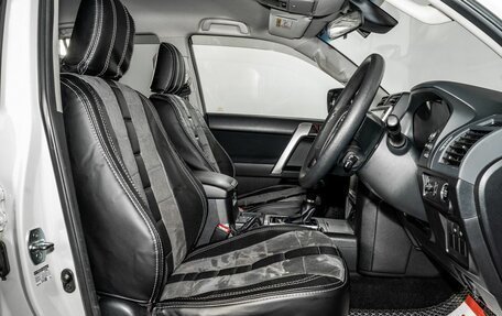 Toyota Land Cruiser Prado 150 рестайлинг 2, 2019 год, 4 400 000 рублей, 5 фотография