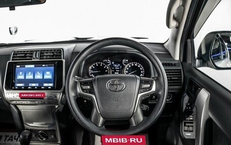 Toyota Land Cruiser Prado 150 рестайлинг 2, 2019 год, 4 400 000 рублей, 10 фотография