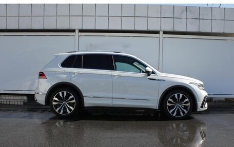 Volkswagen Tiguan II, 2022 год, 1 950 000 рублей, 6 фотография