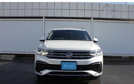 Volkswagen Tiguan II, 2022 год, 1 950 000 рублей, 2 фотография