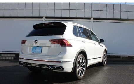 Volkswagen Tiguan II, 2022 год, 1 950 000 рублей, 3 фотография