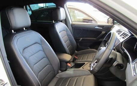 Volkswagen Tiguan II, 2022 год, 1 950 000 рублей, 7 фотография