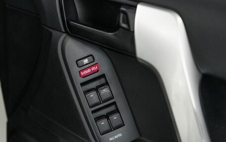 Toyota Land Cruiser Prado 150 рестайлинг 2, 2019 год, 4 400 000 рублей, 15 фотография