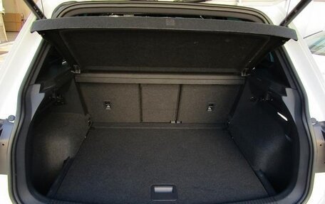 Volkswagen Tiguan II, 2022 год, 1 950 000 рублей, 15 фотография