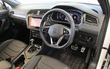Volkswagen Tiguan II, 2022 год, 1 950 000 рублей, 8 фотография