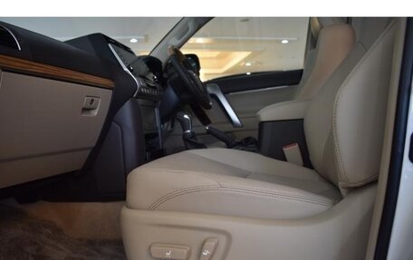 Toyota Land Cruiser Prado 150 рестайлинг 2, 2023 год, 7 500 000 рублей, 8 фотография