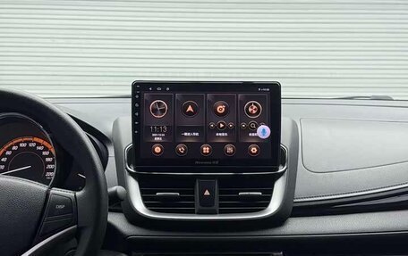 Toyota Yaris XP150 рестайлинг, 2022 год, 1 210 000 рублей, 13 фотография