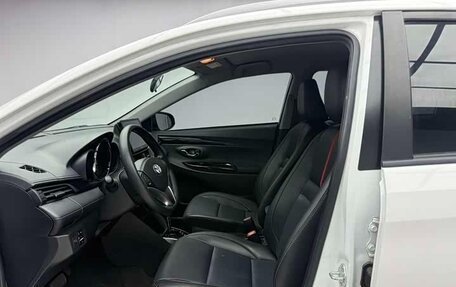 Toyota Yaris XP150 рестайлинг, 2022 год, 1 210 000 рублей, 7 фотография