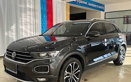 Volkswagen T-Roc I, 2022 год, 1 340 000 рублей, 2 фотография