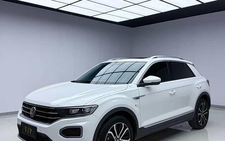 Volkswagen T-Roc I, 2022 год, 1 360 000 рублей, 2 фотография