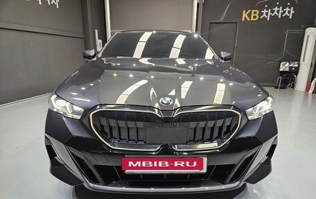 BMW 5 серия, 2024 год, 6 128 123 рублей, 2 фотография