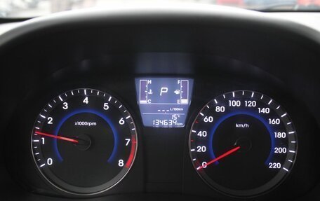 Hyundai Solaris II рестайлинг, 2015 год, 969 000 рублей, 14 фотография