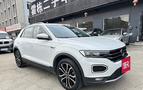 Volkswagen T-Roc I, 2022 год, 1 310 000 рублей, 2 фотография