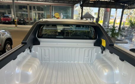 Toyota Hilux, 2025 год, 6 300 000 рублей, 13 фотография