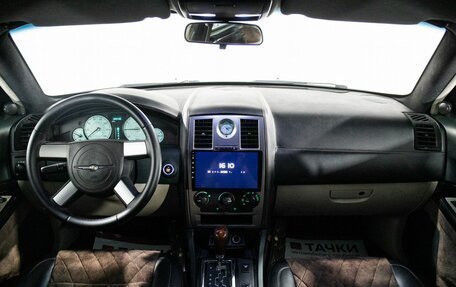 Chrysler 300C II, 2005 год, 800 000 рублей, 8 фотография