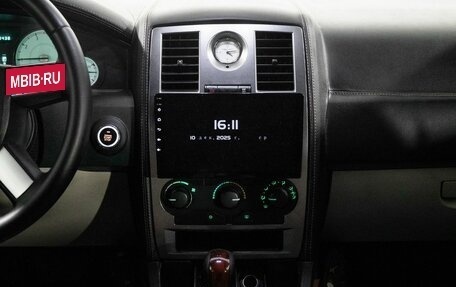 Chrysler 300C II, 2005 год, 800 000 рублей, 11 фотография