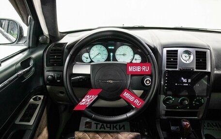 Chrysler 300C II, 2005 год, 800 000 рублей, 9 фотография