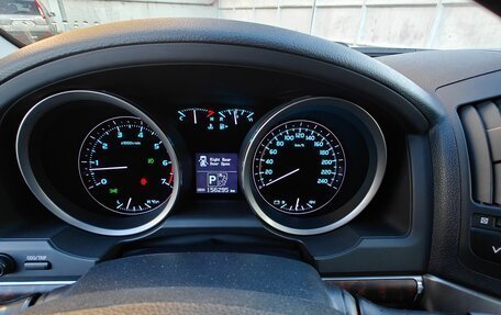 Toyota Land Cruiser 200, 2010 год, 4 150 000 рублей, 7 фотография